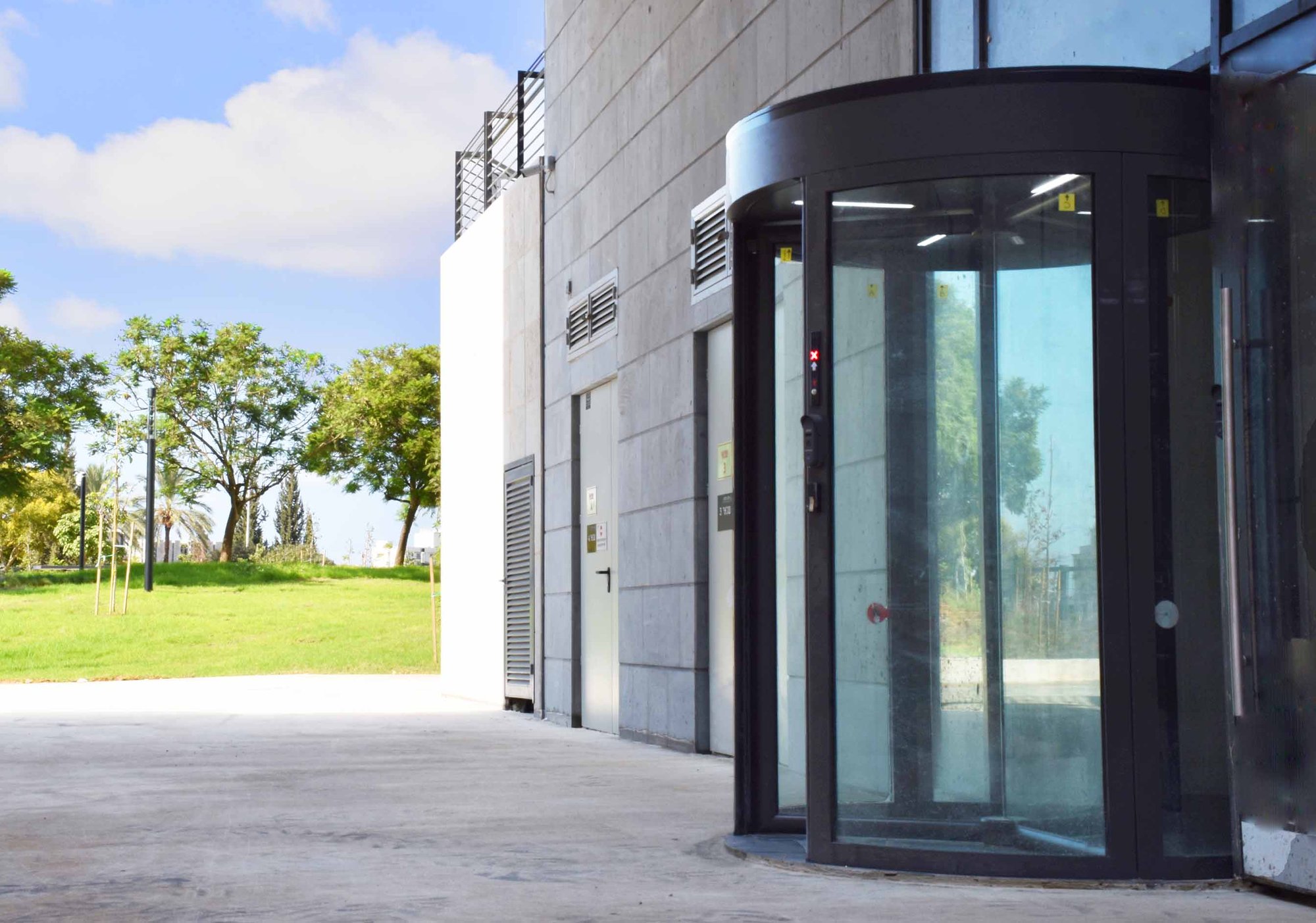Home_FAAC_Slider_Prodotti_Porte_Girevoli