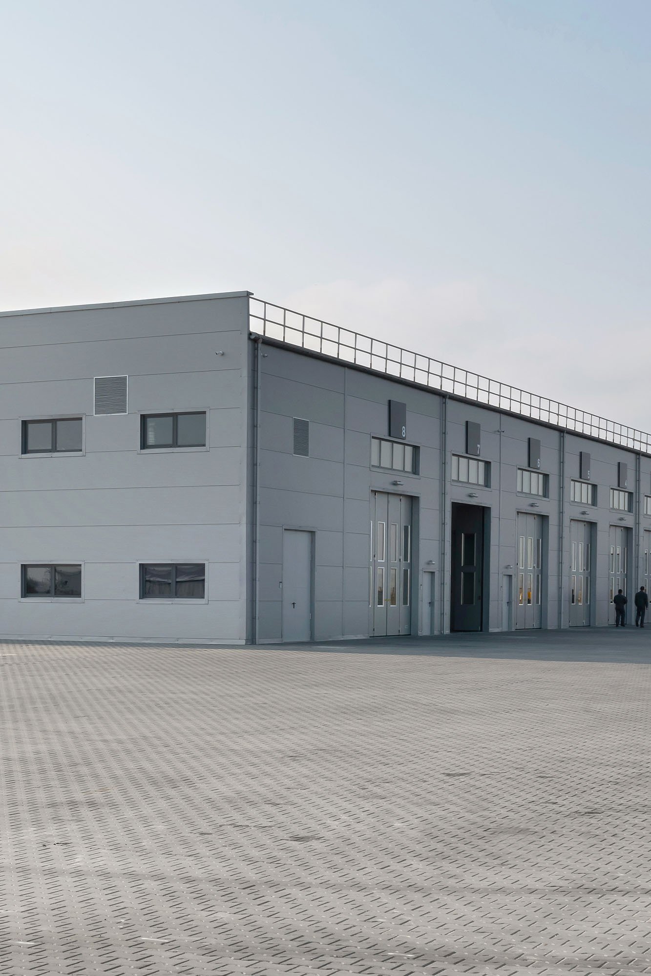 Automatismes pour portes industrielles FAAC