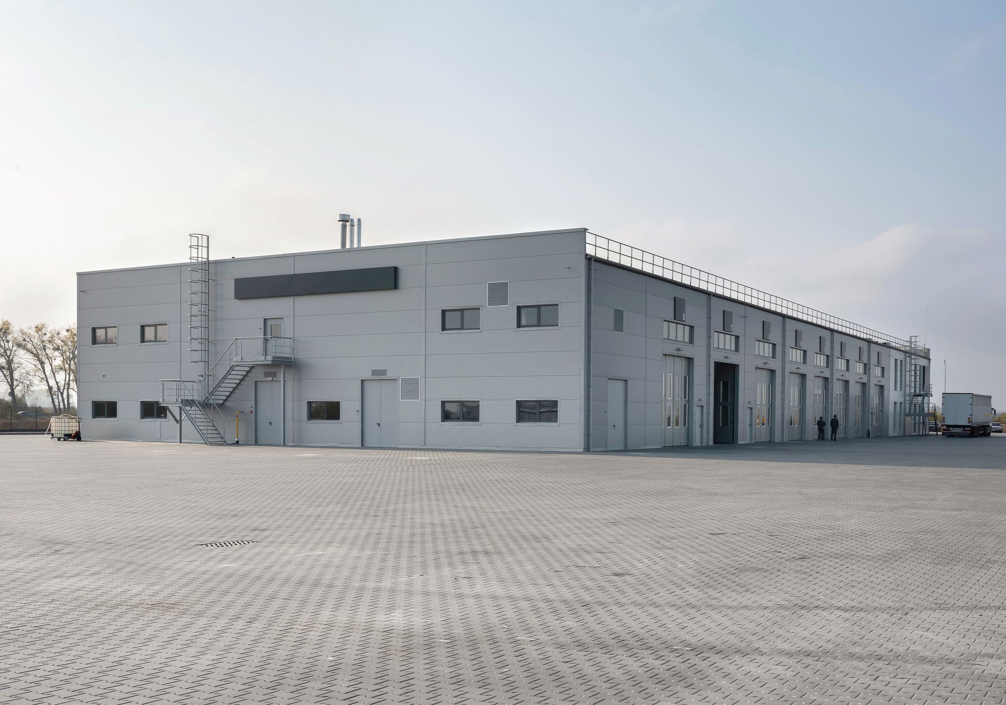 Automatismes pour portes industrielles FAAC