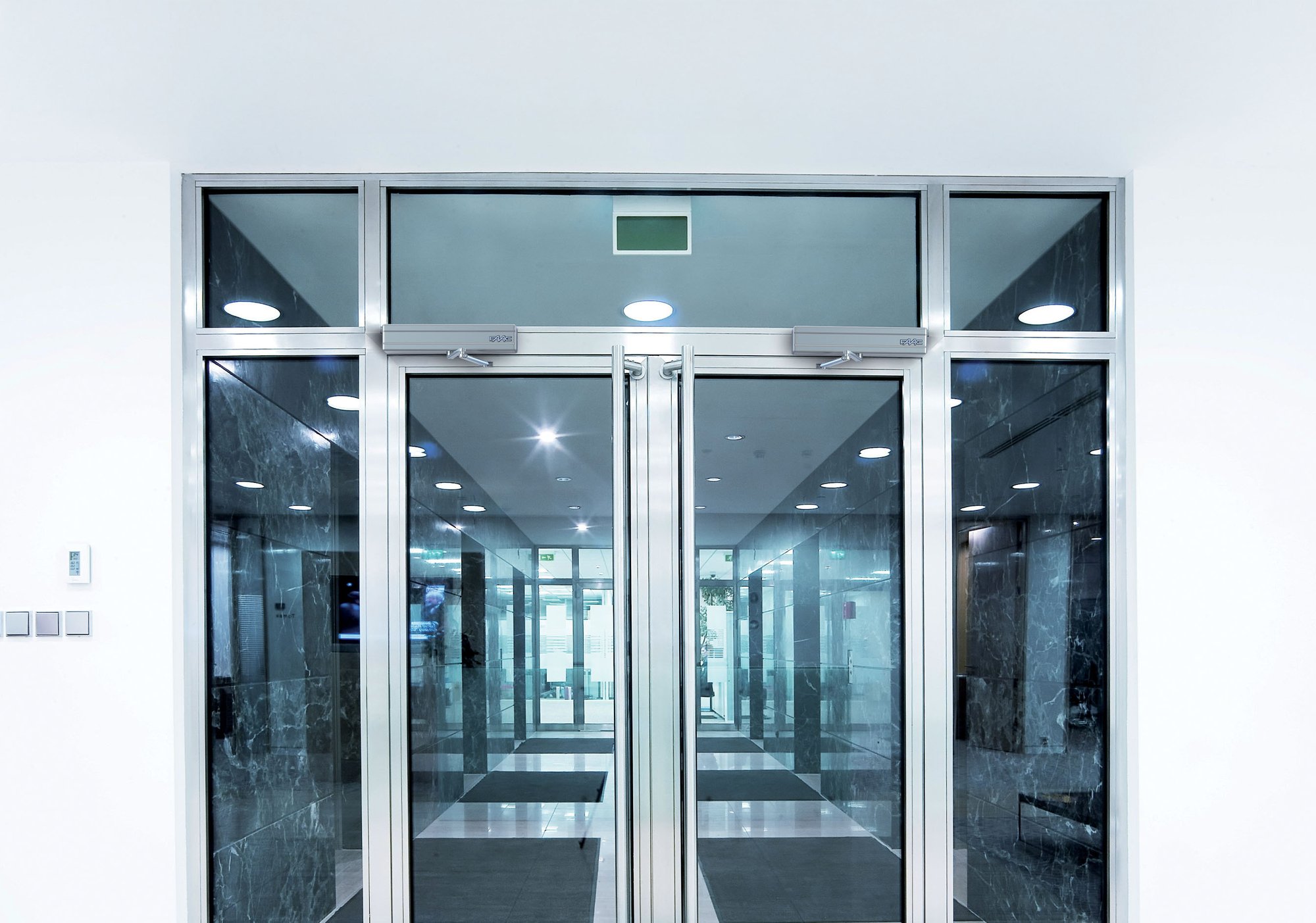 Portes automatiques battantes FAAC
