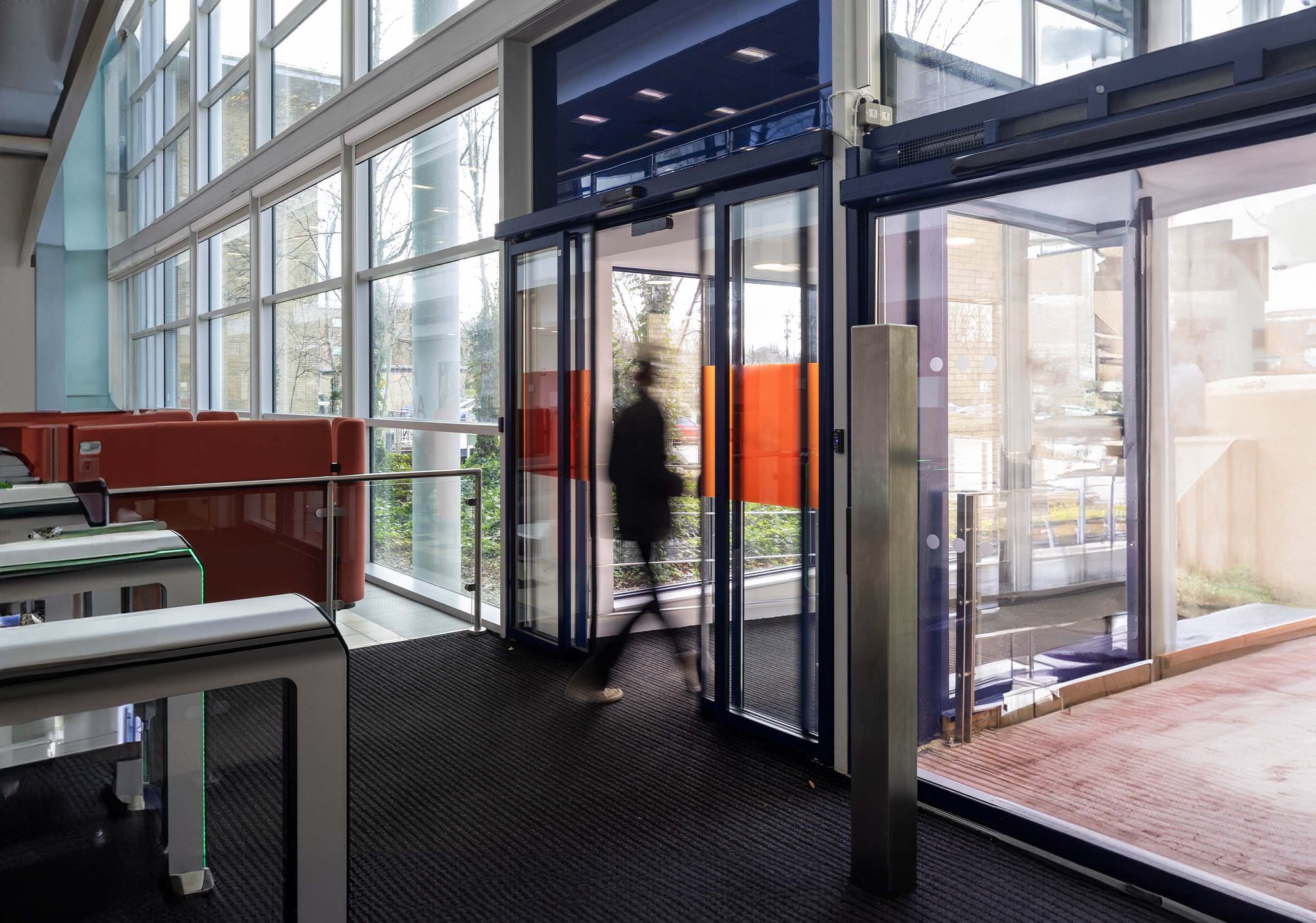 Portes et entrées automatiques FAAC