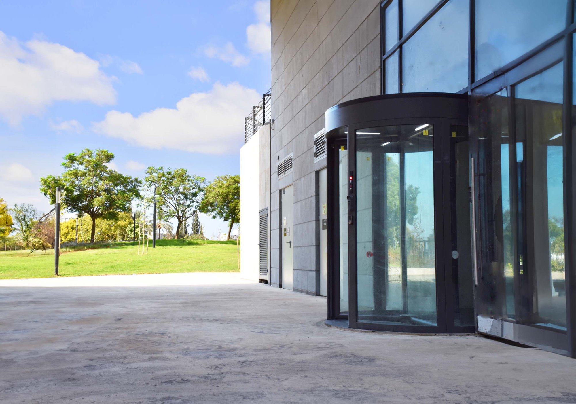 Portes automatiques tournantes